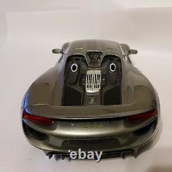 1/12 Scale Porsche 918 Spyder model car