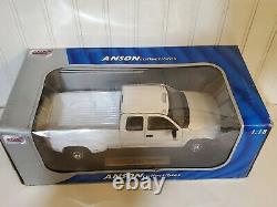Anson 2001 Chevy Silverado Dually 3500 Pickup Truck 118 Scale Diecast White