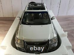 AutoArt 1999 Ford Himalaya Expedition 118 Scale Diecast Pickup Truck SUV White