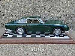 Autoart 1964 Aston Martin DB5 118 Scale Diecast Model Car Racing Green