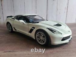 Autoart 2016 Chevy Corvette C7 Z06 118 Scale Diecast Model Car White 71261