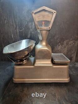 Beautiful 20th Century Weighing Scales By Vandome & Hart Ltd c. 1950