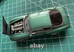 CMC M132 ASTON MARTIN DB4 GT ZAGATO 1961 EXIB 118 scale Limited Edition