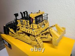 Caterpillar D10T2 Dozer with Ripper Licensing Sample CCM 124 Scale Model New