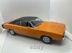 Dodge Charger R/T (1970) Unforgettable Cars DIE CAST Scale 124 Limited Edition
