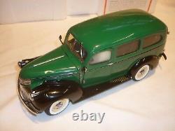 Franklin mint Scale model of a 1946 Chevrolet suburban, Boxed