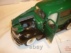 Franklin mint Scale model of a 1946 Chevrolet suburban, Boxed