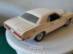 GreenLight 1970 Dodge Challenger R/T Vanishing Point White weathered 118 Scale