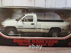 JRL Dodge Ram 3500 Dually V-10 Pickup Truck 118 Scale Diecast White 1997 Anson