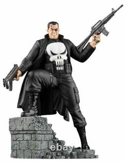 Punisher 16 Scale Limited Edition Statue with interchangeable head-IKO0931