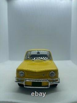 Renault 8 (1965) Unforgettable Cars DIE CAST Scale 124 Limited Edition