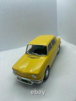 Renault 8 (1965) Unforgettable Cars DIE CAST Scale 124 Limited Edition