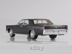 Scale model car 118 Lincoln Continental, black, 1968