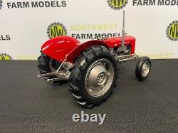 Universal Hobbies 6655 116 Scale Massey Ferguson 35 (1957) Limited Edition