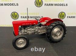 Universal Hobbies 6655 116 Scale Massey Ferguson 35 (1957) Limited Edition