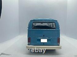 Volkswagen Combi (1976) Unforgettable Cars DIE CAST Scale 124 Limited Edition